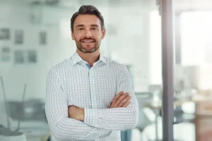 3 Foreks Piyasası Rehberi - Temel Bilgiler, Stratejiler ve Analizler happy business man portrait office us corporate career financial consultant smile person ambition investment 349805237 Foreks Piyasası Rehberi - Temel Bilgiler, Stratejiler ve Analizler Foreks'e adım atmak isteyenler için sade ve etkili rehber
